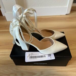AZAZIE Pearl Bow Heels Size 35/ Size 5.5 W